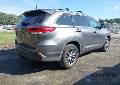 2018 Toyota Highlander Xle z USA, uszkodzony, nr VIN 5TDKZRFH7JS543957